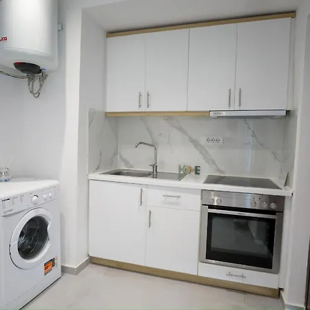 Krisli Escape - Just A Minute To The Appartement *